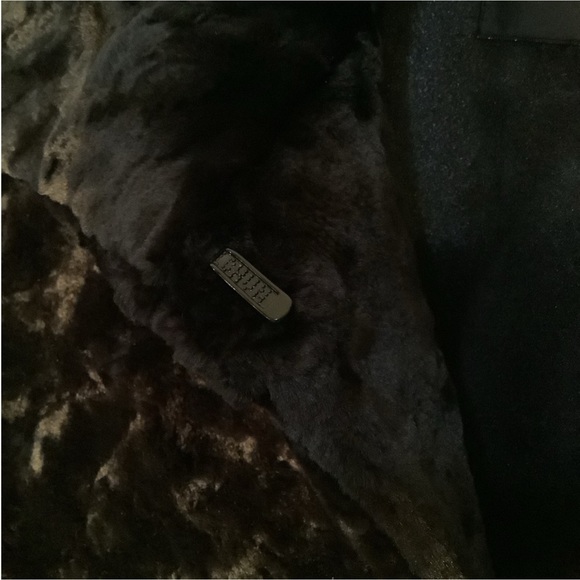 Unique Int’l faux fur/crushed velvet texture coat - Picture 8 of 10